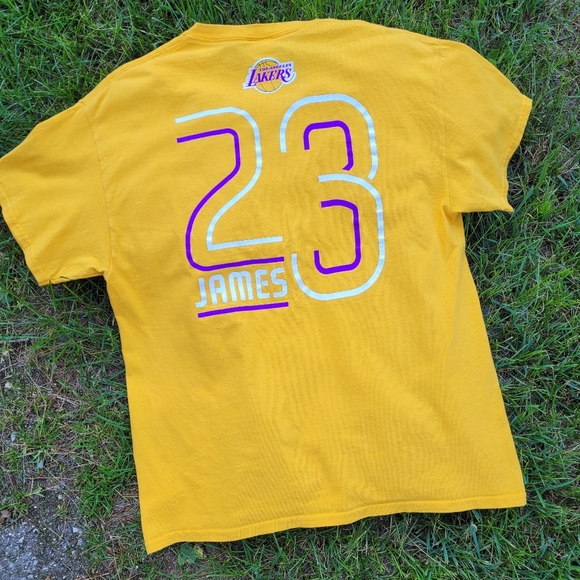 Mens yellow Lakers 23 LeBron James Tee Shirt Large - Picture 5 of 6